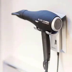 أن أتش كوليكشن زينترم فندق